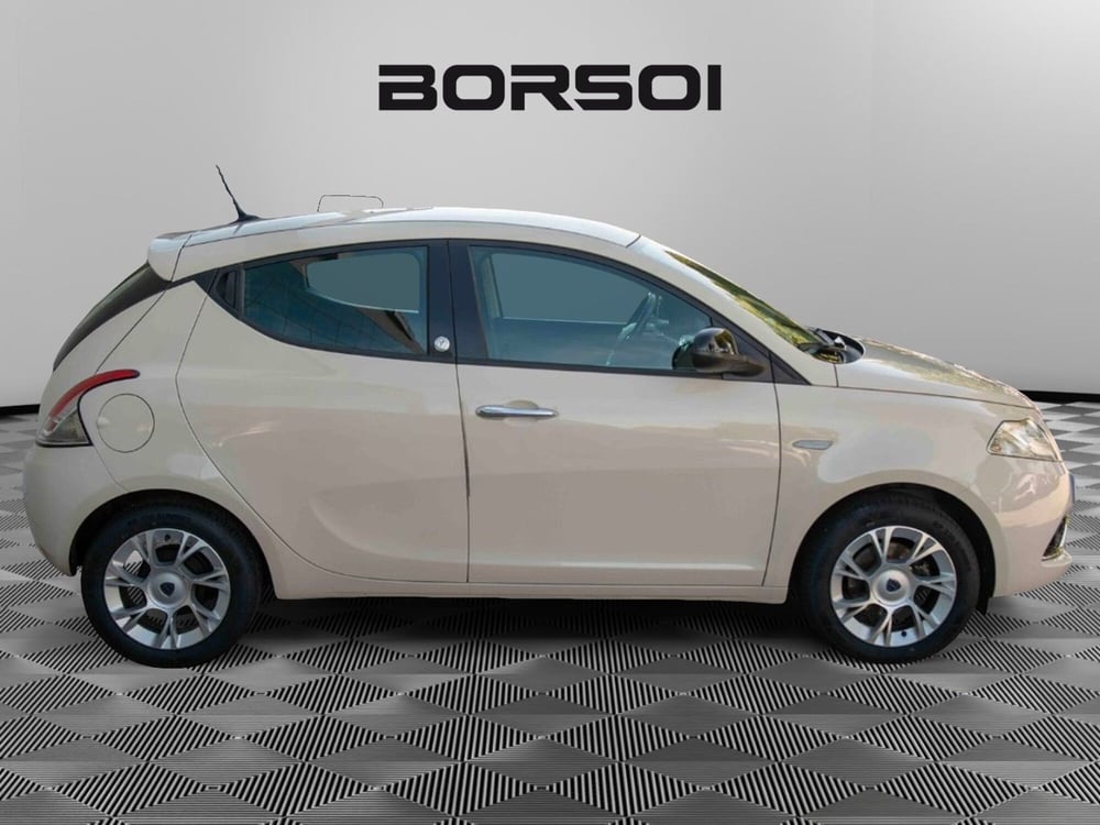 Lancia Ypsilon usata a Treviso (6)