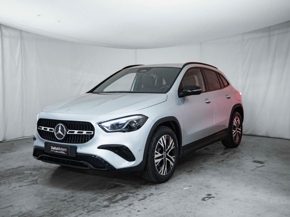 Mercedes-Benz GLA SUV nuova a Macerata