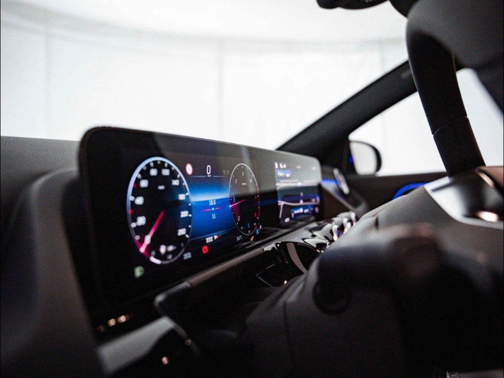 Mercedes-Benz GLA SUV nuova a Macerata (15)