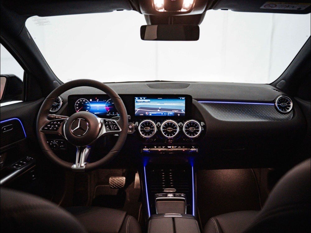 Mercedes-Benz GLA SUV nuova a Macerata (18)