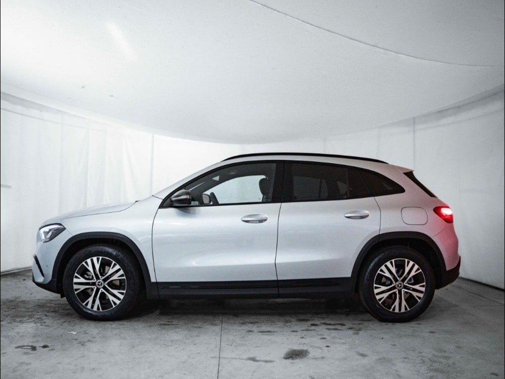 Mercedes-Benz GLA SUV nuova a Macerata (2)