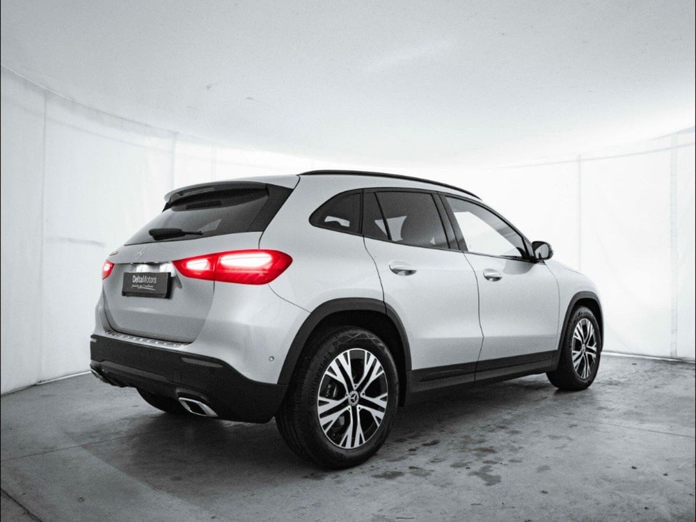 Mercedes-Benz GLA SUV nuova a Macerata (4)