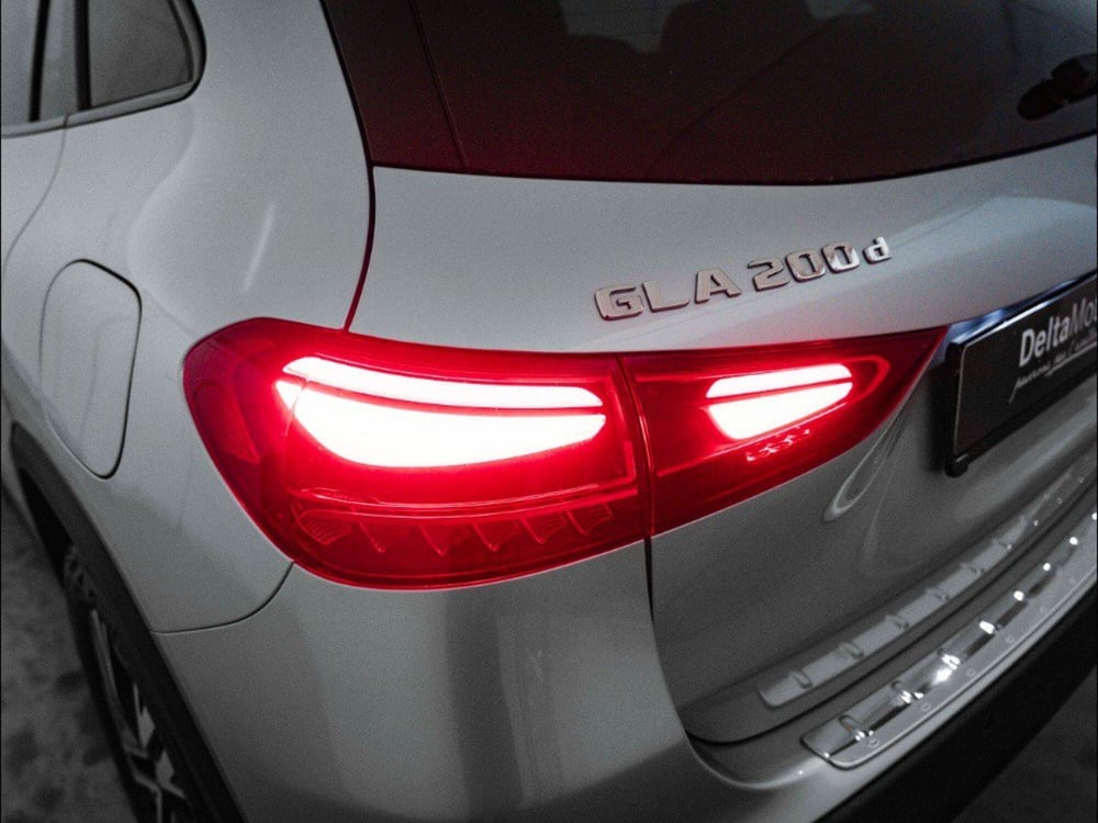 Mercedes-Benz GLA SUV nuova a Macerata (8)