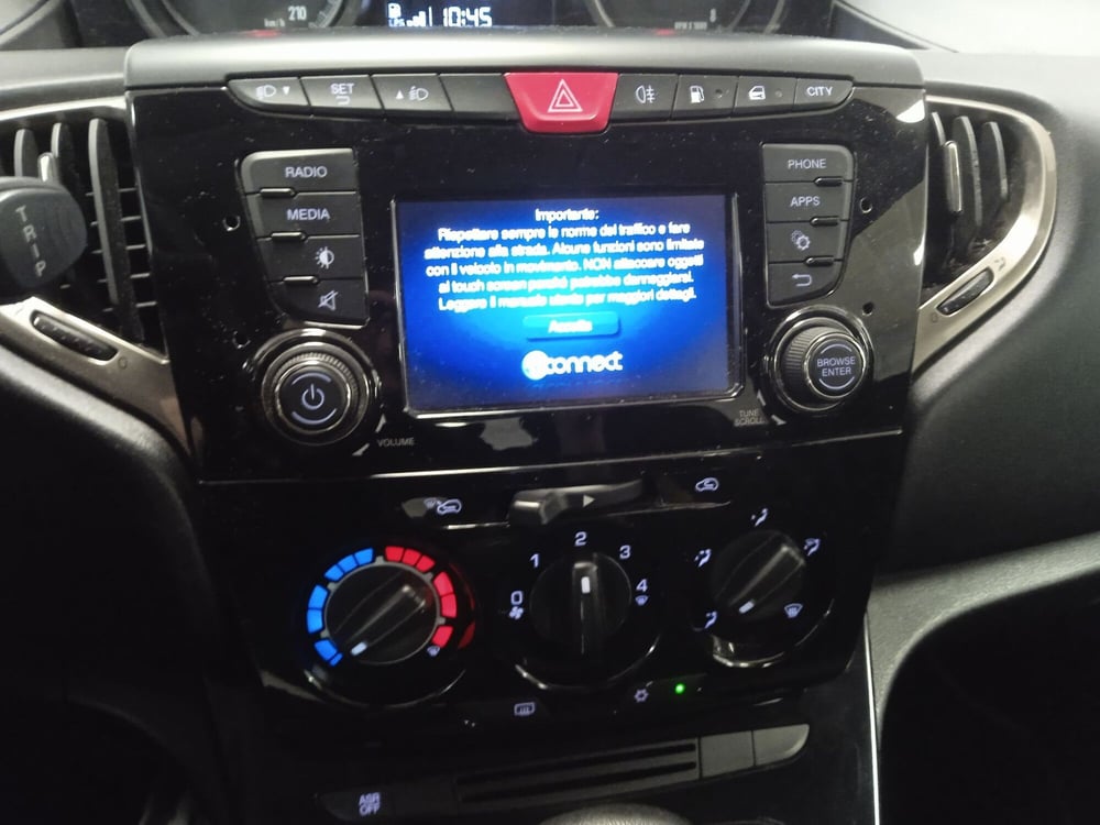 Lancia Ypsilon usata a Torino (11)