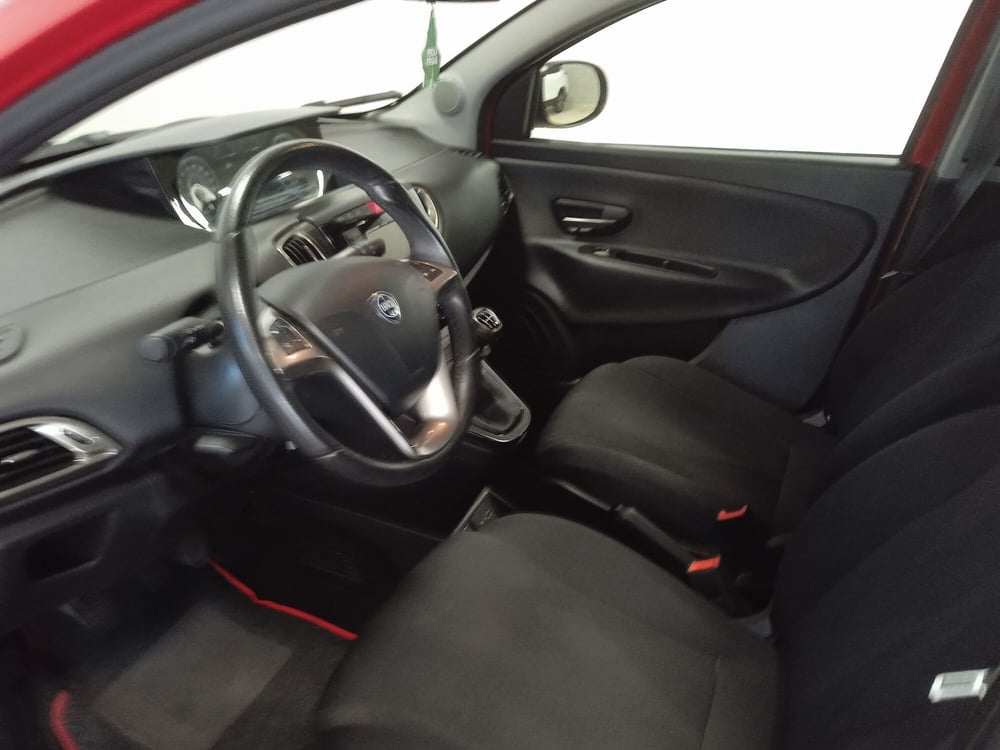 Lancia Ypsilon usata a Torino (8)