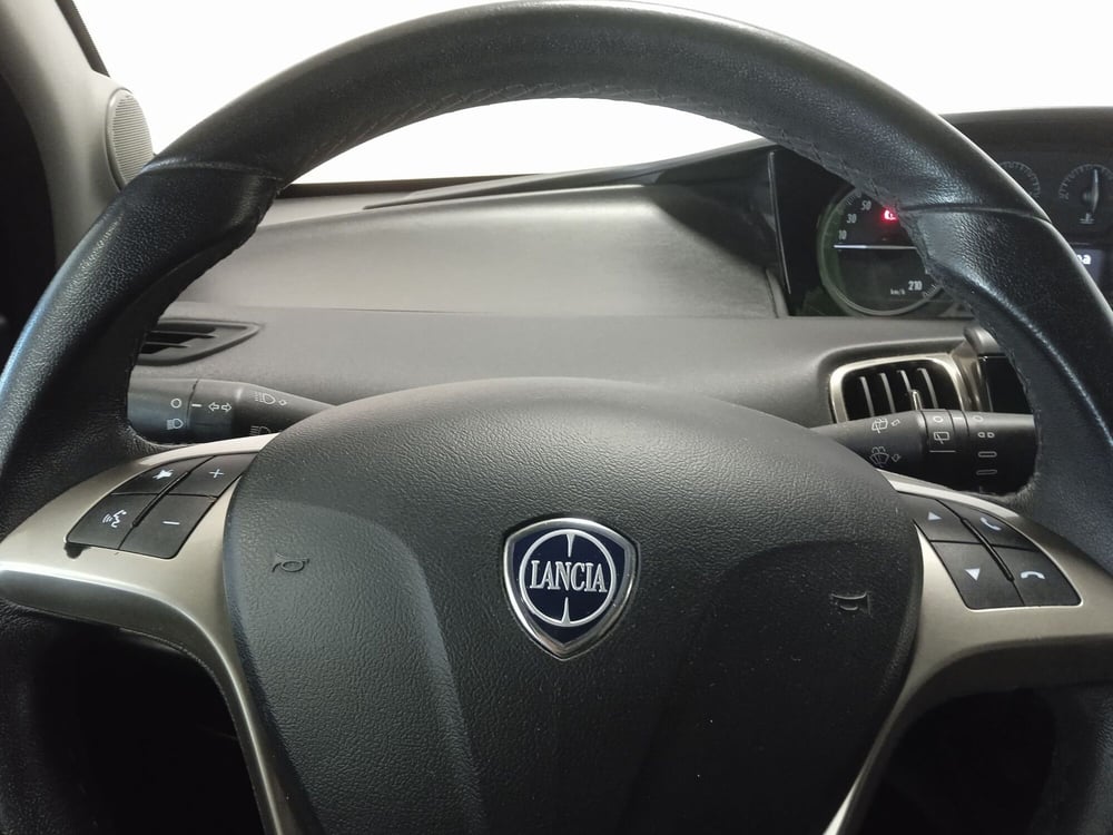 Lancia Ypsilon usata a Torino (9)