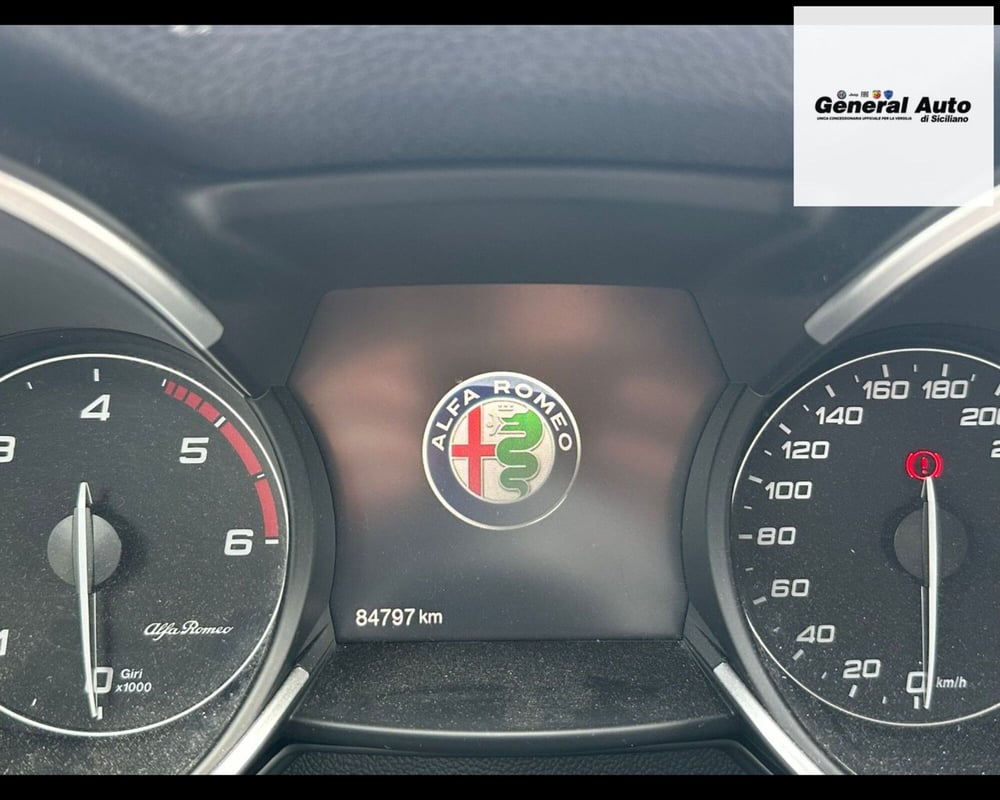 Alfa Romeo Stelvio usata a Lucca (10)