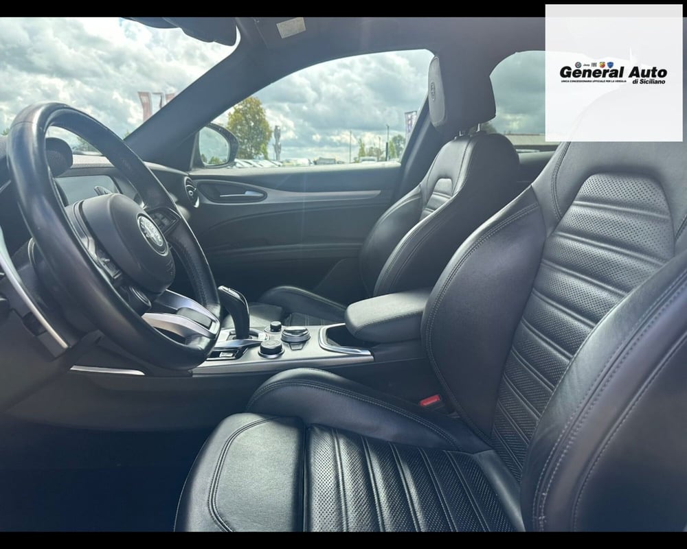 Alfa Romeo Stelvio usata a Lucca (11)