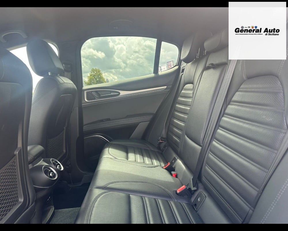 Alfa Romeo Stelvio usata a Lucca (12)