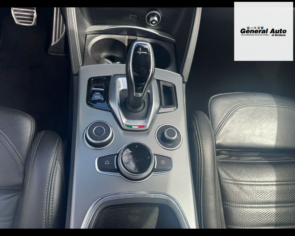 Alfa Romeo Stelvio usata a Lucca (16)