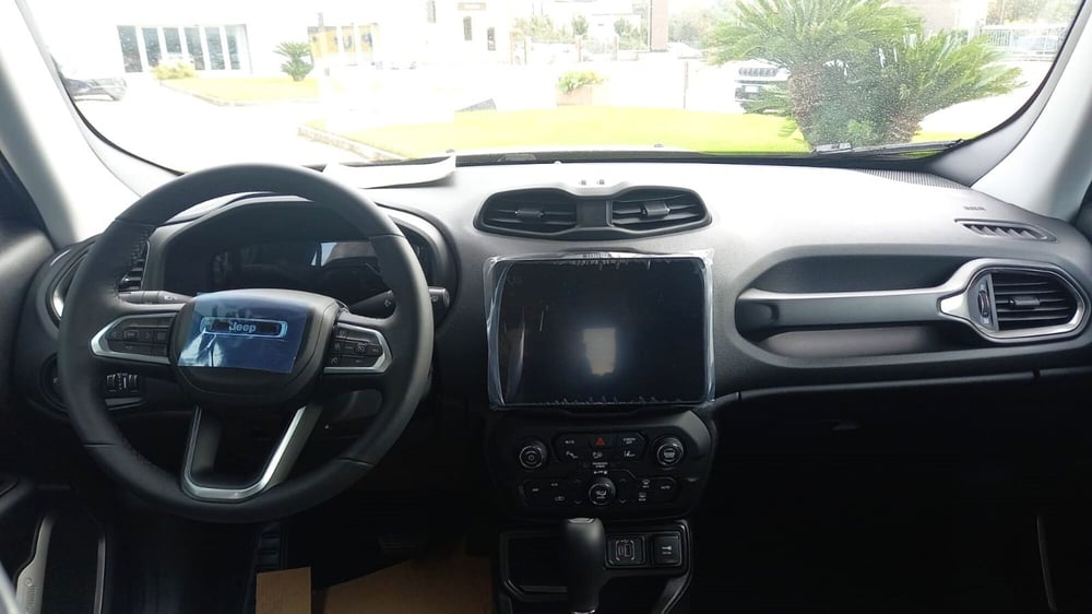 Jeep Renegade nuova a Benevento (11)