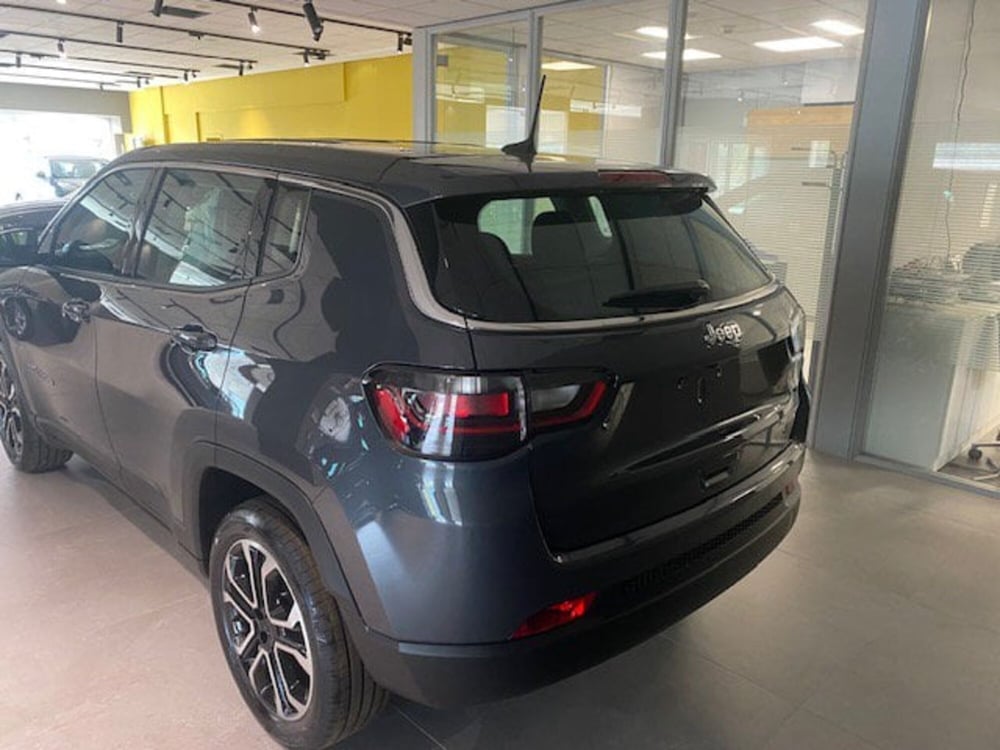 Jeep Compass nuova a Benevento (12)