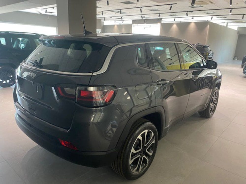 Jeep Compass nuova a Benevento (13)