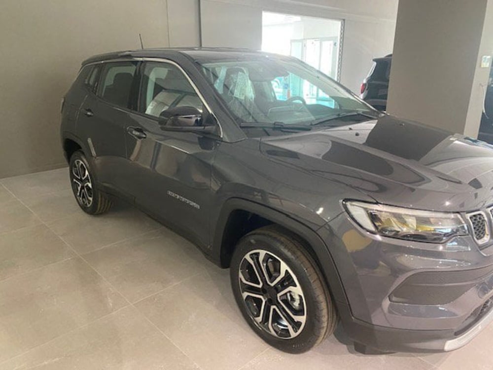 Jeep Compass nuova a Benevento (15)