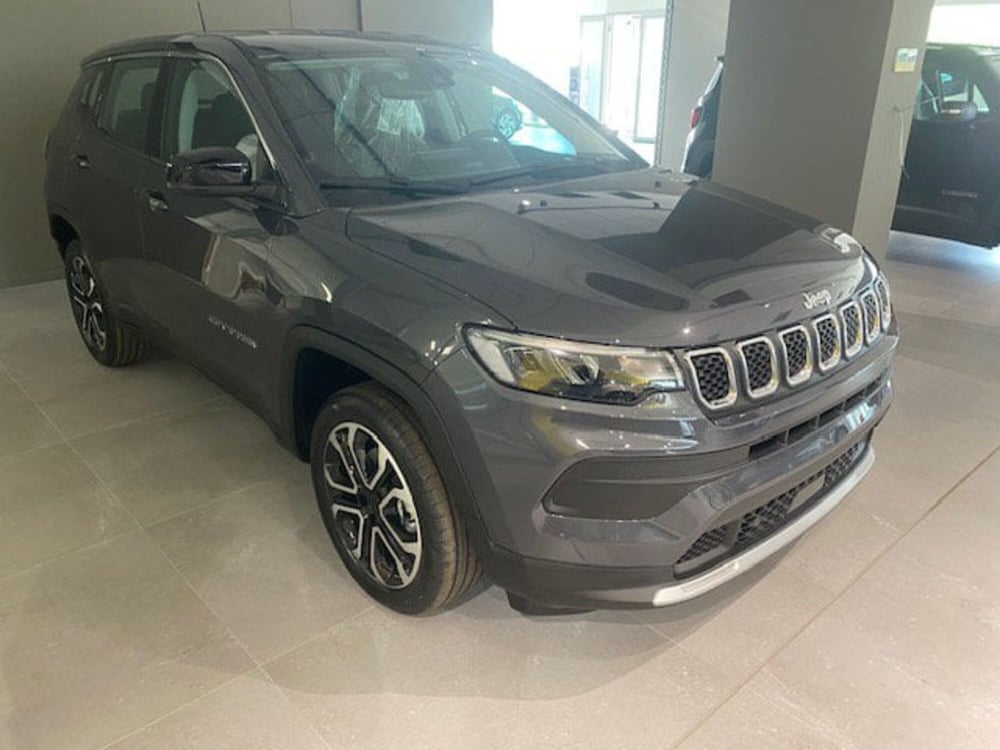 Jeep Compass nuova a Benevento (16)