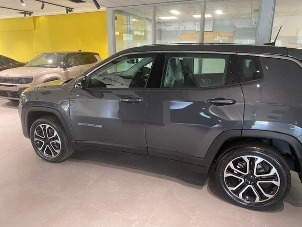 Jeep Compass nuova a Benevento (19)