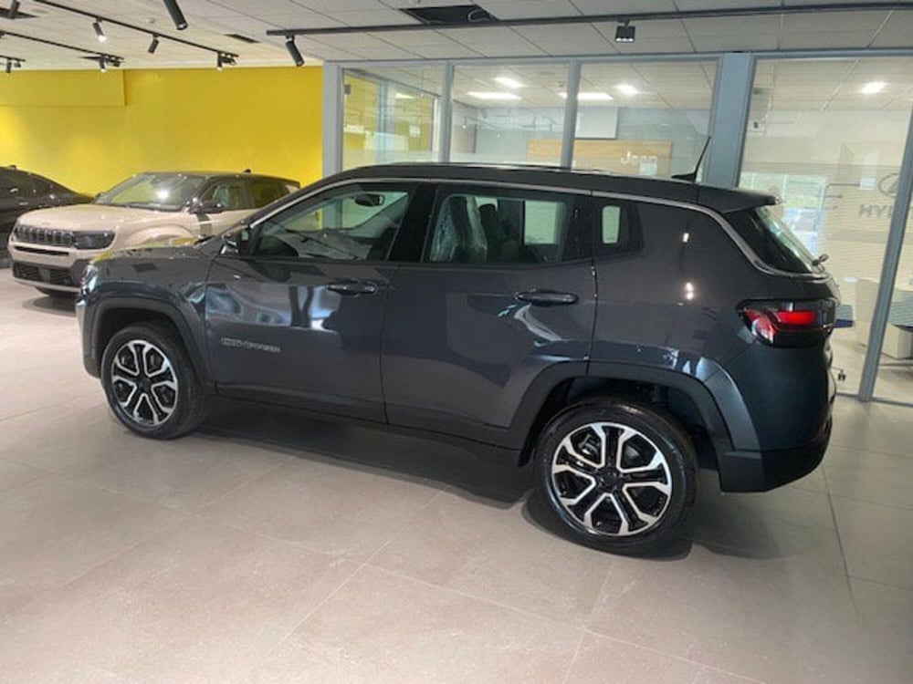 Jeep Compass nuova a Benevento (9)