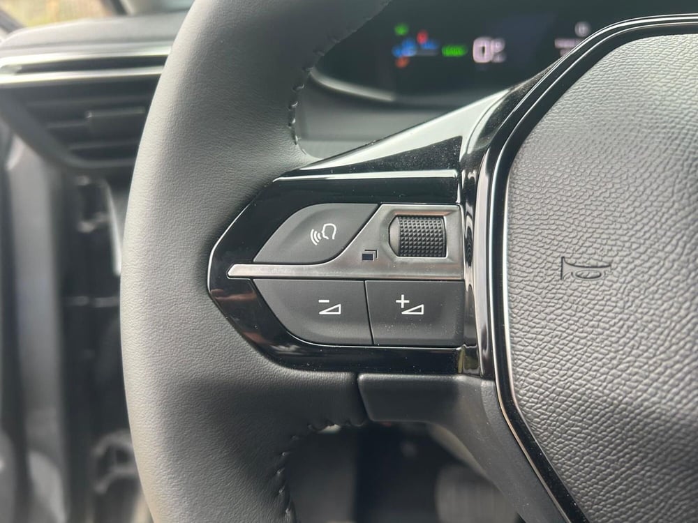 Peugeot 208 nuova a Salerno (18)