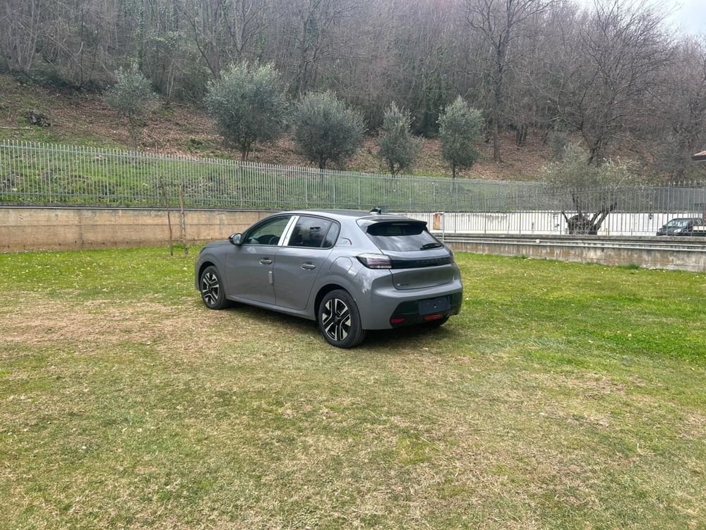 Peugeot 208 nuova a Salerno (4)