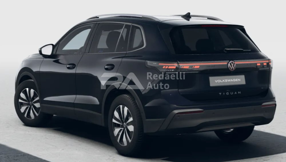 Volkswagen Tiguan nuova a Lecco (3)