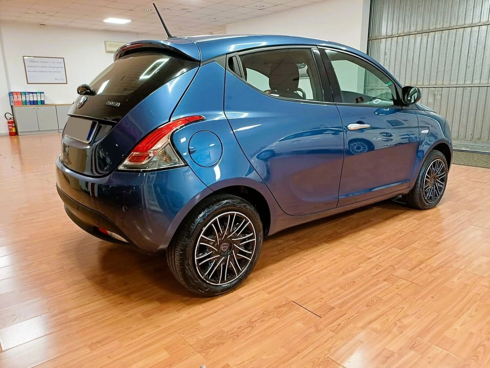 Lancia Ypsilon usata a Salerno (3)