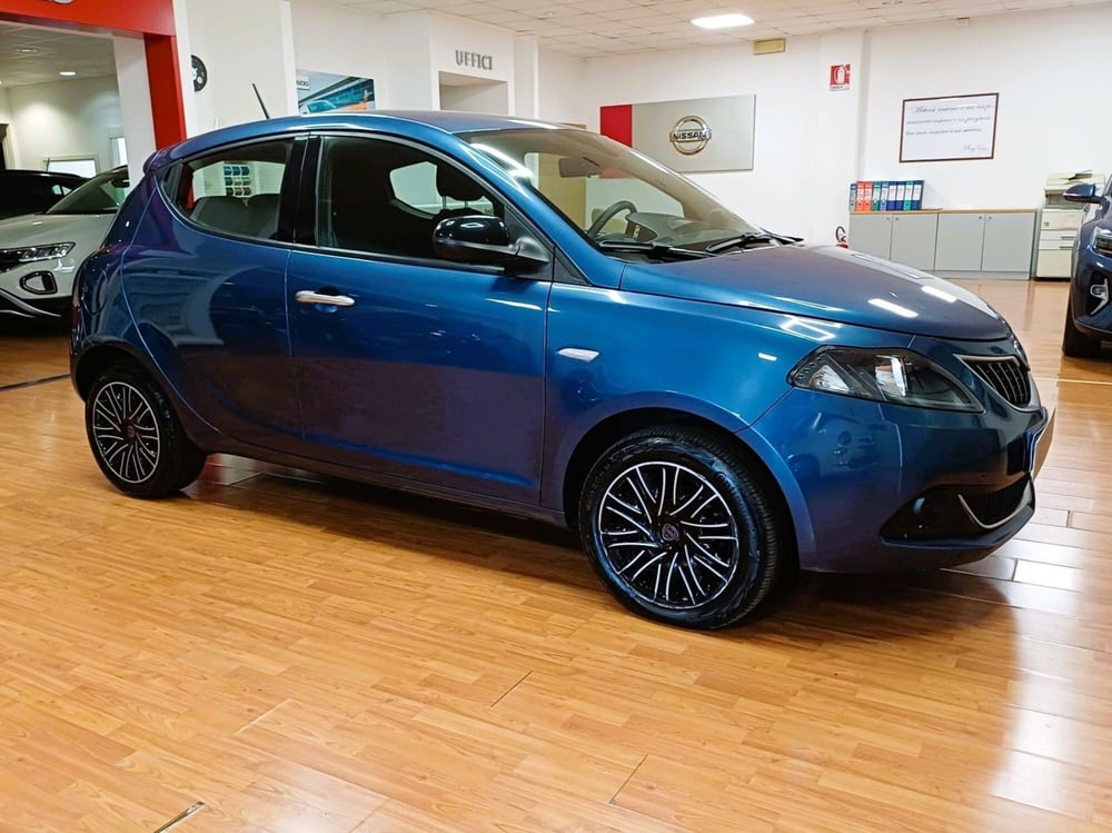 Lancia Ypsilon usata a Salerno (4)