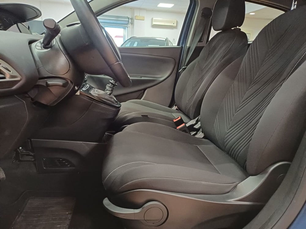 Lancia Ypsilon usata a Salerno (8)