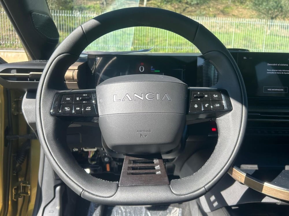 Lancia Ypsilon nuova a Salerno (17)