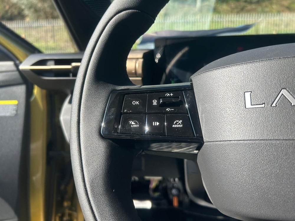 Lancia Ypsilon nuova a Salerno (18)