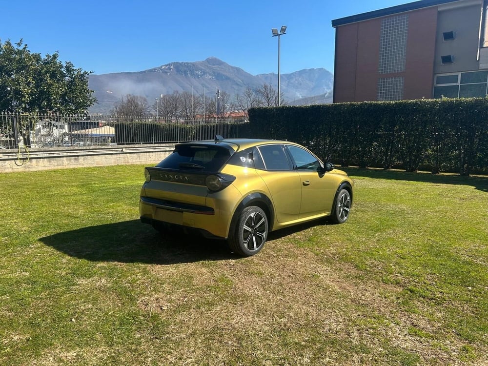 Lancia Ypsilon nuova a Salerno (3)