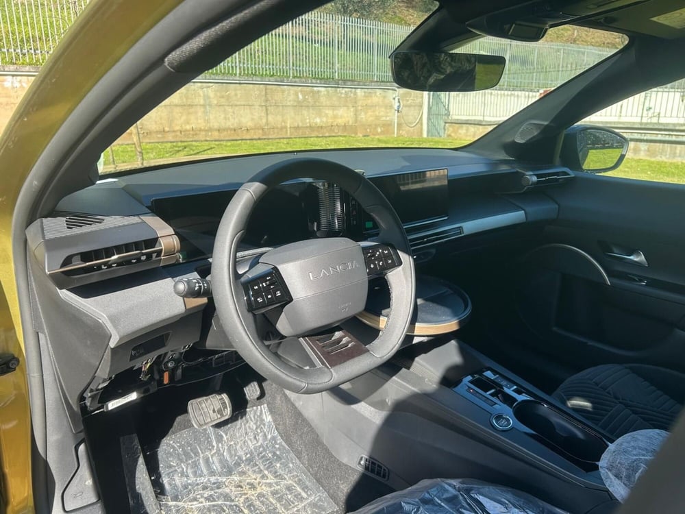 Lancia Ypsilon nuova a Salerno (8)