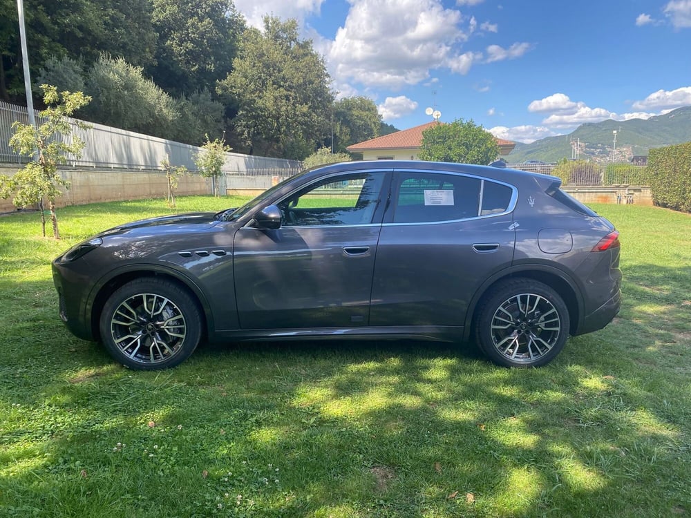 Maserati Grecale nuova a Salerno (10)