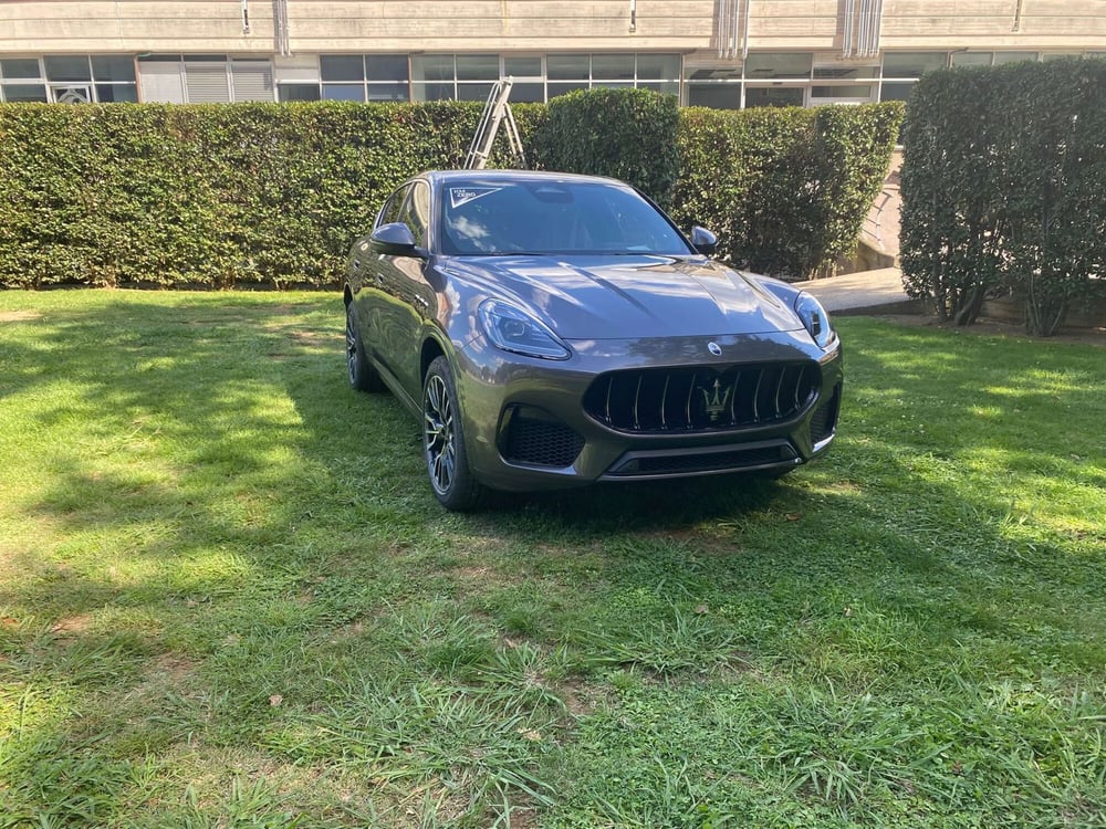 Maserati Grecale nuova a Salerno (2)