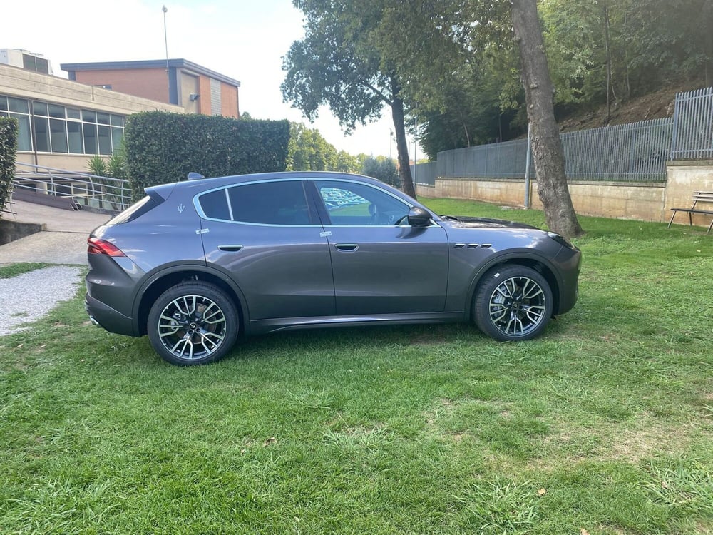 Maserati Grecale nuova a Salerno (16)
