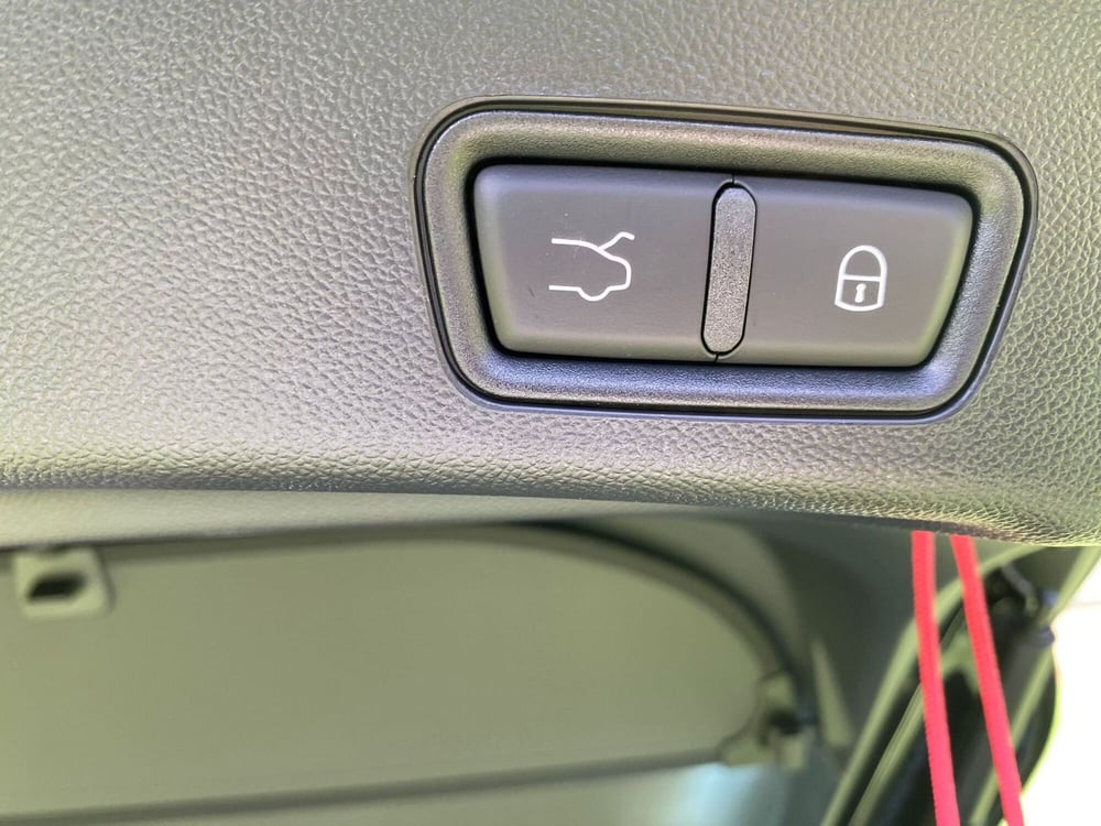 Maserati Grecale nuova a Salerno (14)