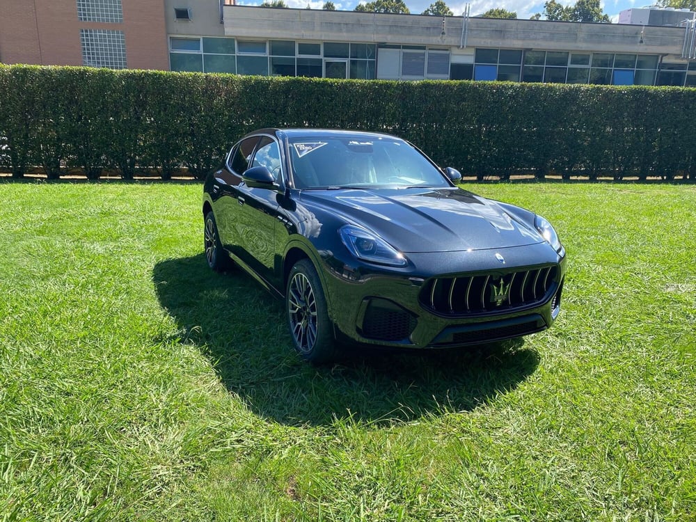 Maserati Grecale nuova a Salerno (2)