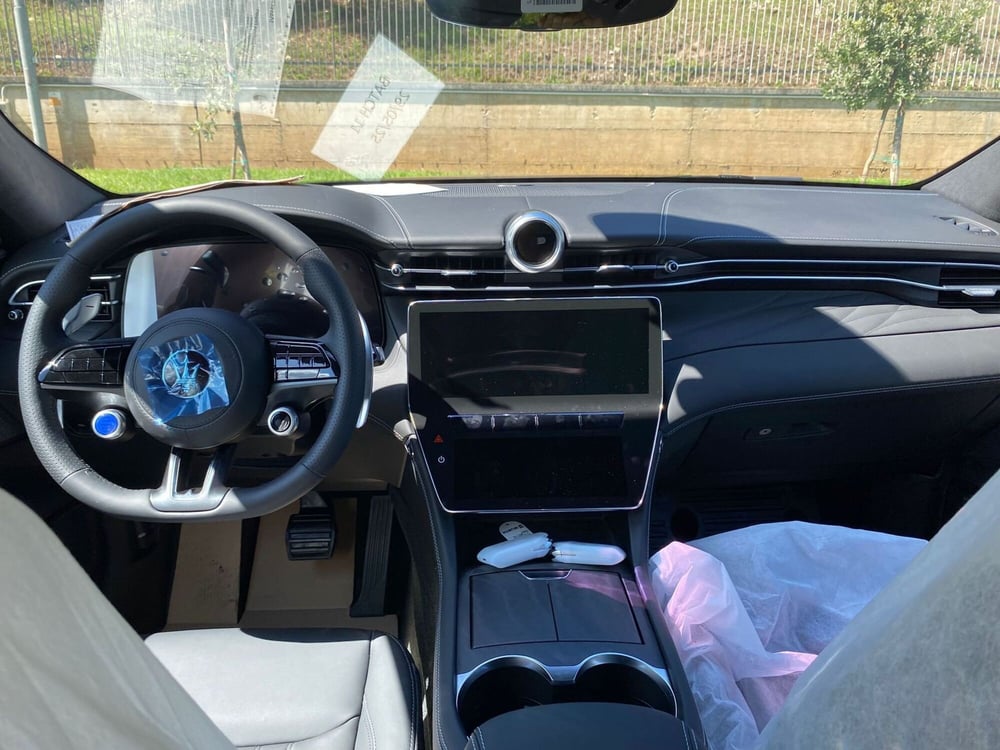 Maserati Grecale nuova a Salerno (5)