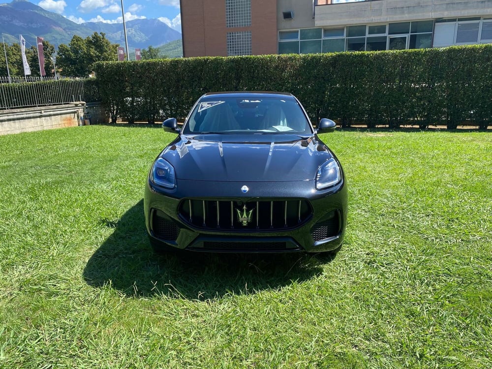 Maserati Grecale nuova a Salerno (9)