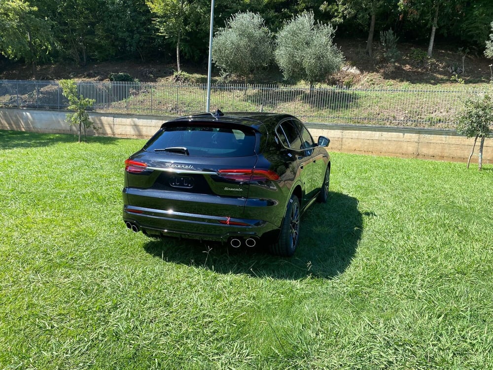 Maserati Grecale nuova a Salerno (3)