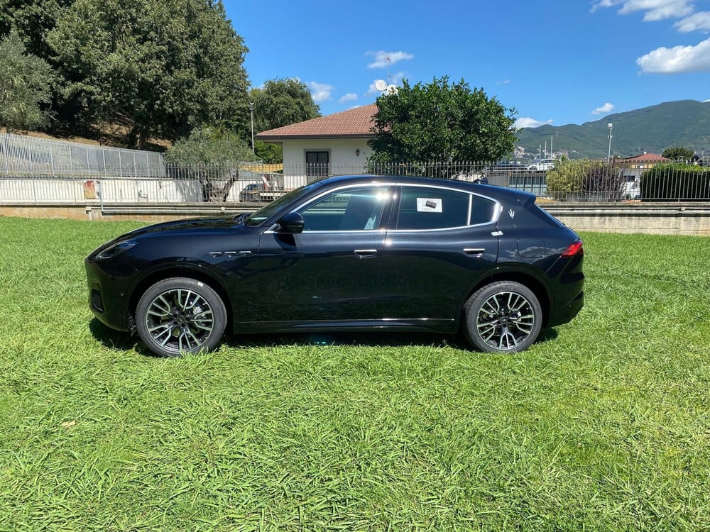 Maserati Grecale nuova a Salerno (9)