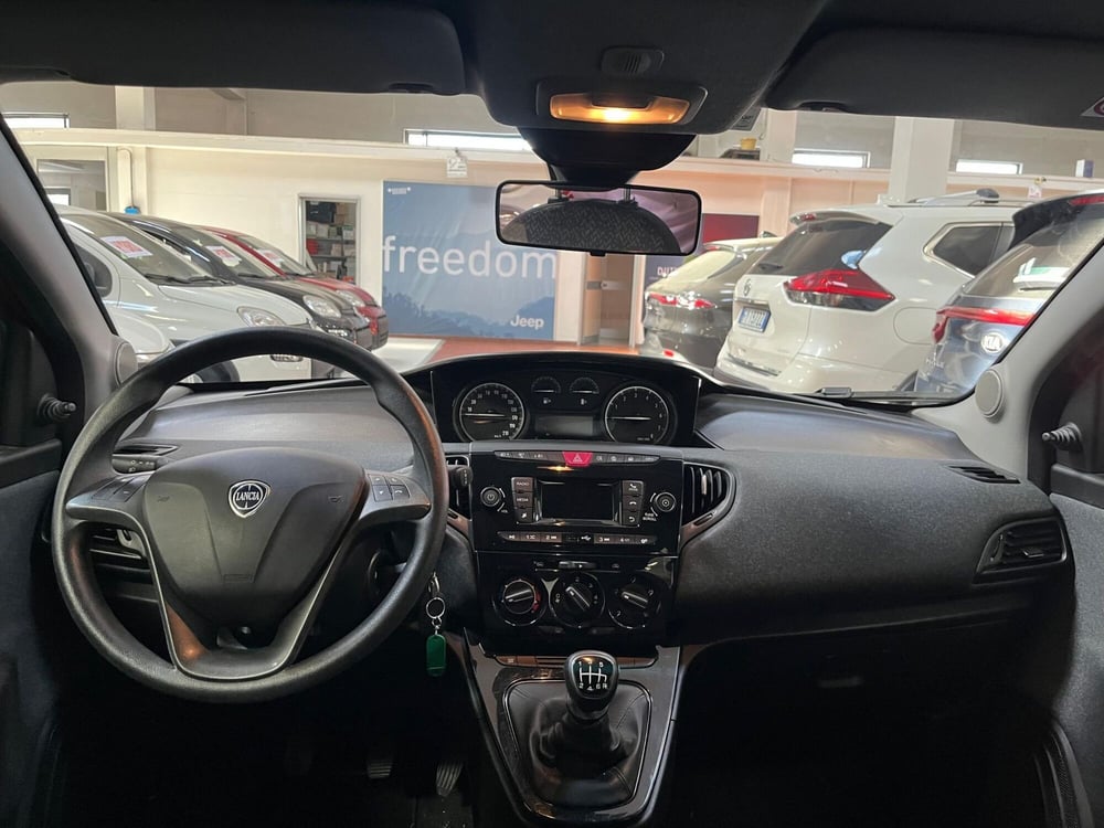 Lancia Ypsilon usata a Lucca (12)