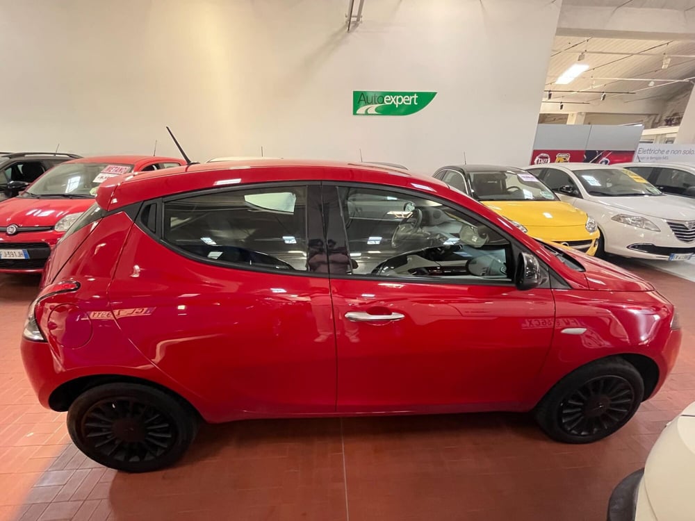 Lancia Ypsilon usata a Lucca (4)