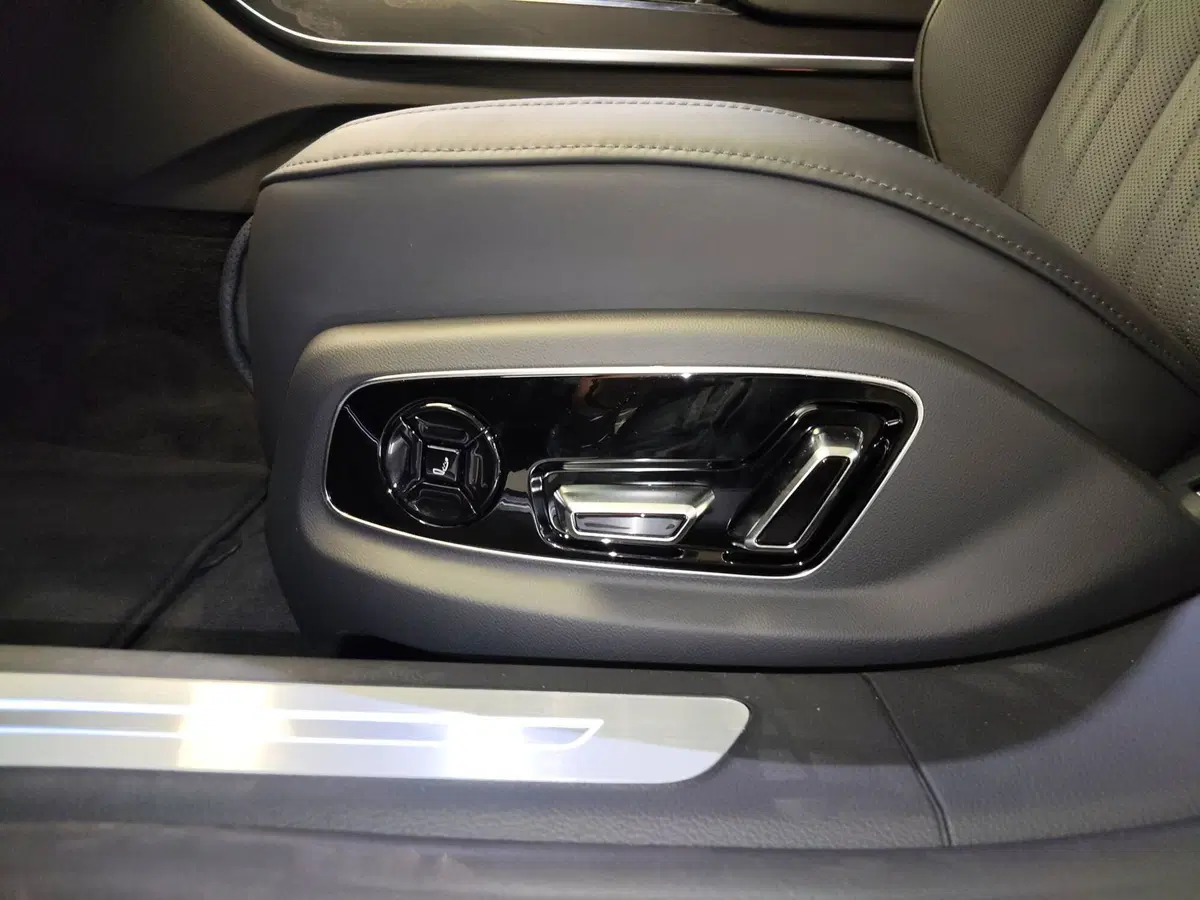 Audi A8 nuova a Modena (12)