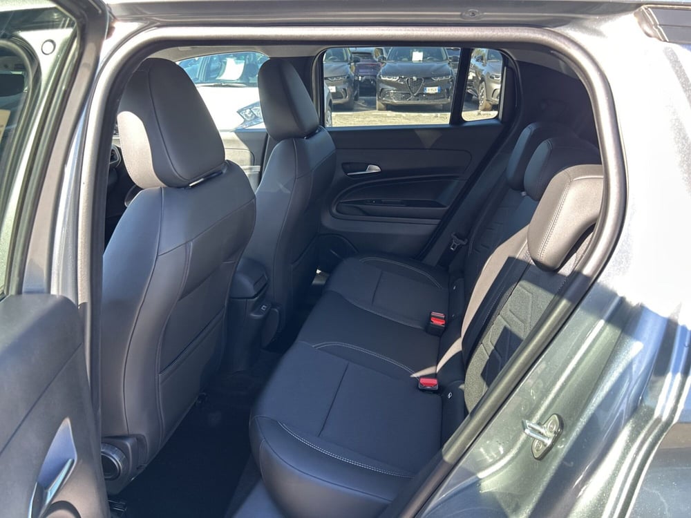 Jeep Avenger nuova a Roma (12)