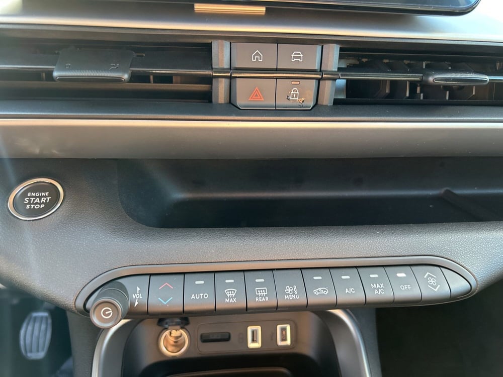 Jeep Avenger nuova a Roma (17)