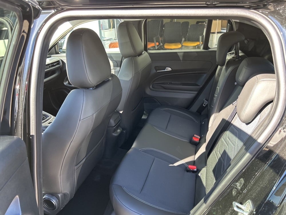Jeep Avenger nuova a Roma (12)