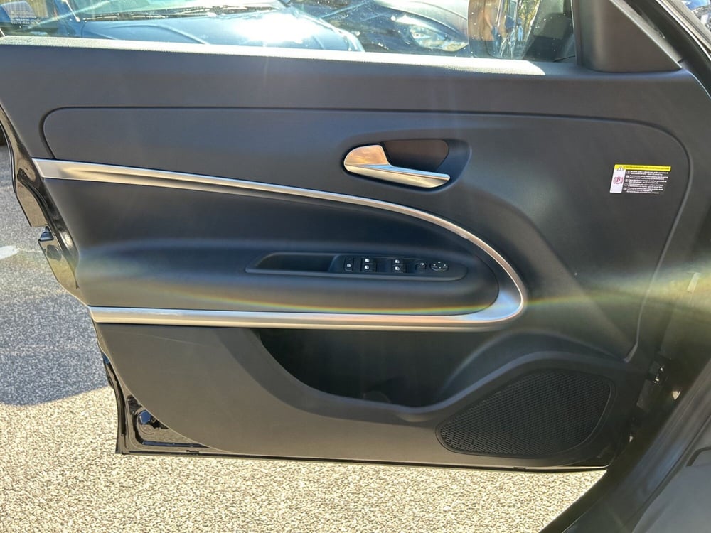 Jeep Avenger nuova a Roma (20)