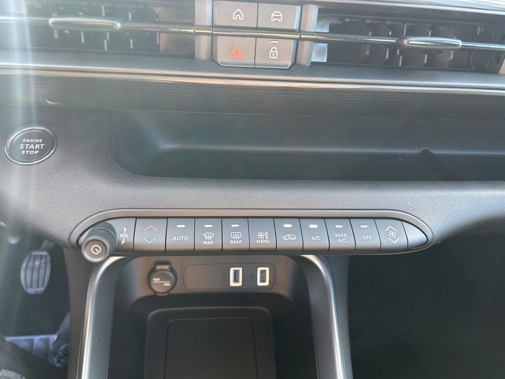 Jeep Avenger nuova a Roma (18)