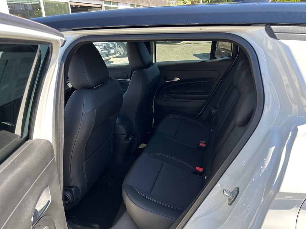 Jeep Avenger nuova a Roma (12)