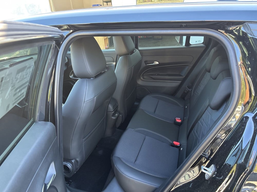 Jeep Avenger nuova a Roma (12)